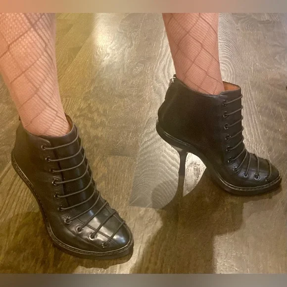 Super cool NIB Givenchy bondage booties - they are gorgeous and super stylish